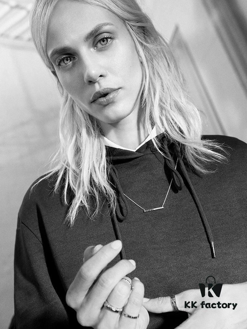 693006f312f62673a6fab362 Celebrity and Instagram Influencer Lookbook – Xiao's Ice Cube Series, Ice Block Earrings, Subtly Luxurious Jewelry with Style and Taste