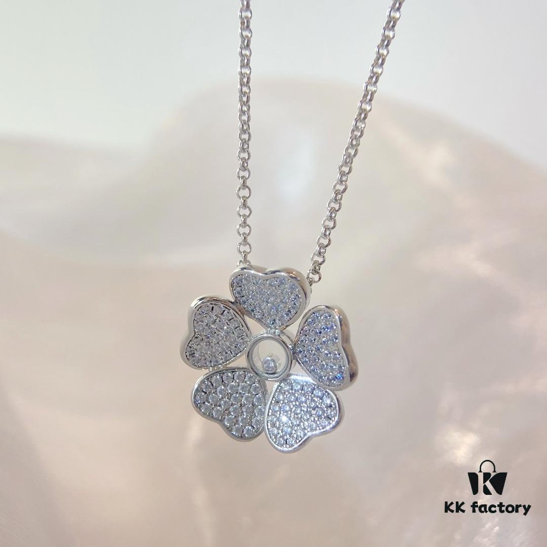 6930074312f62673a6fab3e3 Chopard Happy Hearts Flowers Necklace featuring a signature heart motif adorned with five diamond petals encircling a dancing diamond, exuding elegance and charm