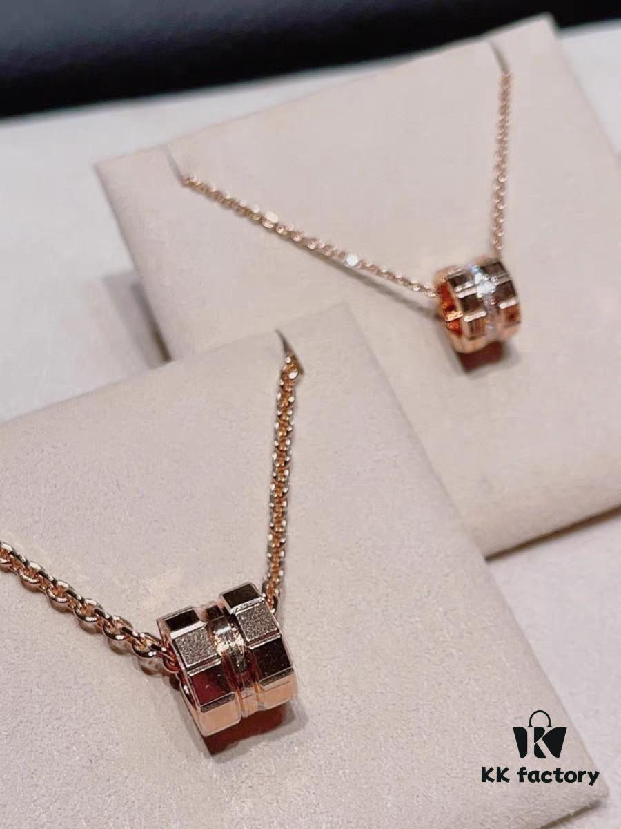 New Chopard Ice Cube Round Necklace