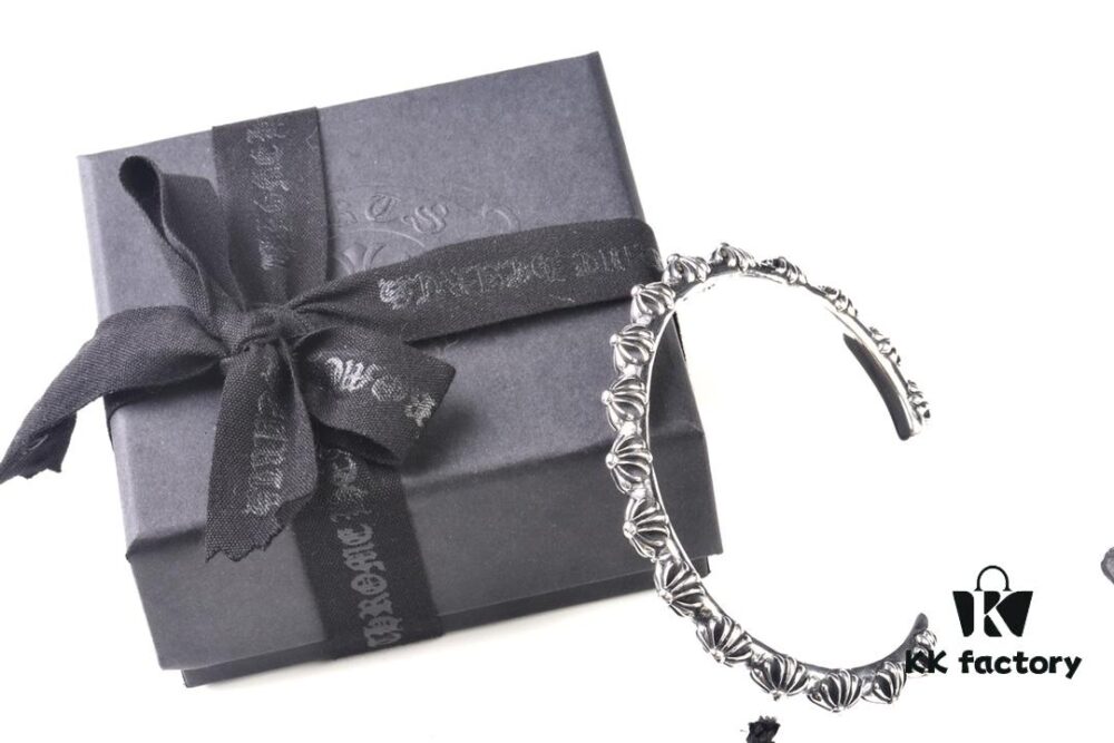 693008dc12f62673a6fab6ba Chrome Hearts Cuff Bracelet Differences from Common Market Lightweight Versions: Check Engraving Details and Oxidation Level