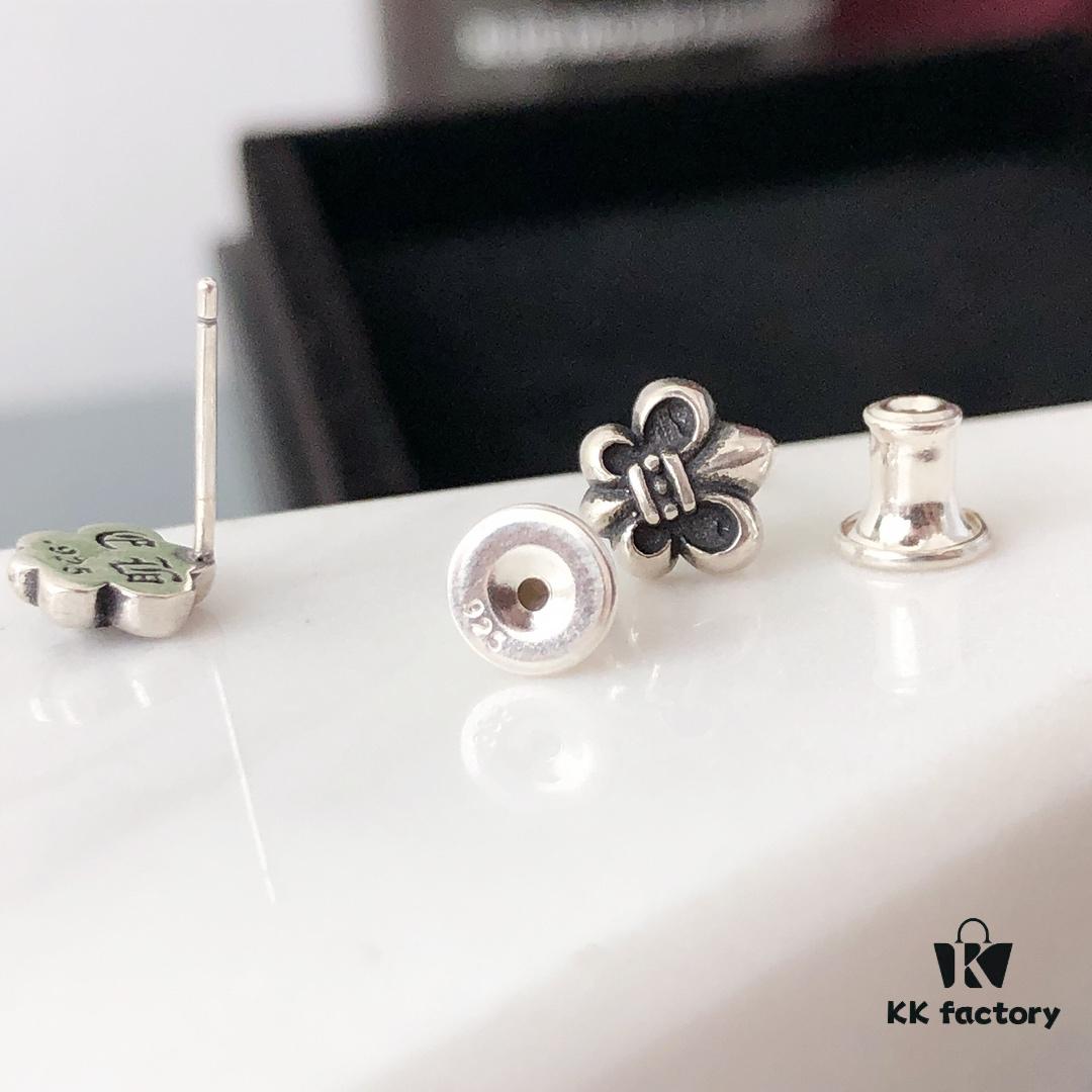 693008ea12f62673a6fab6d9 S925 Sterling Silver! Authentic Counter Ear Studs! Stylishly Casual When Paired with Chrome Hearts, the Cross Design Highlights Individuality, Perfect for Everyday Casual Wear. Looks Great as a Single Piece for Men Too! The Combination of Studs and Hoops Ensures Breathability!