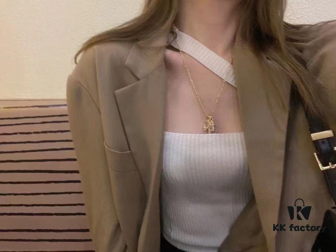 Multiple Wearing Styles, Favored by Numerous Bloggers