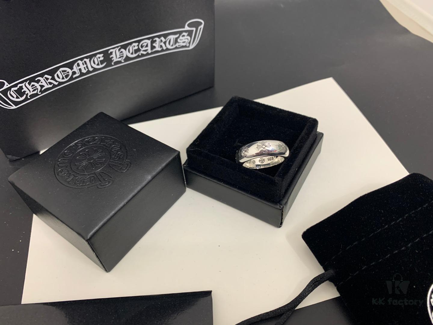 Chrome Hearts Arc Mirror-Finish Cross Ring, Size 12-24