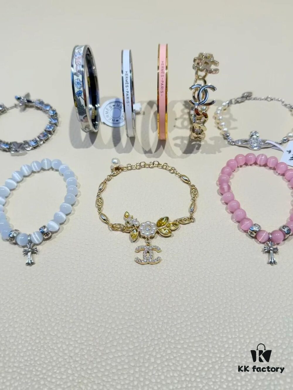 69300a9912f62673a6faba32 yyds Treasure Jewelry Chanel, Hermes, LV, West Grandma 👀 Chanel Wheat Bracelet, Double C Hollow Bracelet!!! Hermes Rabbit 🐰 Bracelet Infinite Rebuying Version LV Full Diamond Bracelet Asked for b Times Saturn Pearl Bracelet from West Grandma a Must-Have for All Girls Crocs Heart Cat's Eye Stone Bracelet Top Level
