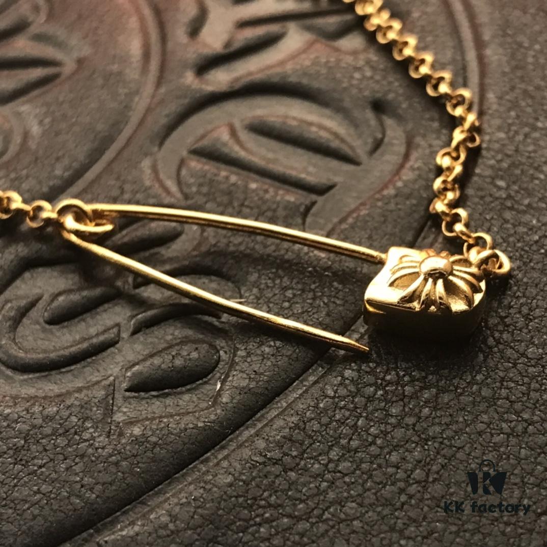 High Version Crocs Heart 22K Pin Buckle Necklace
