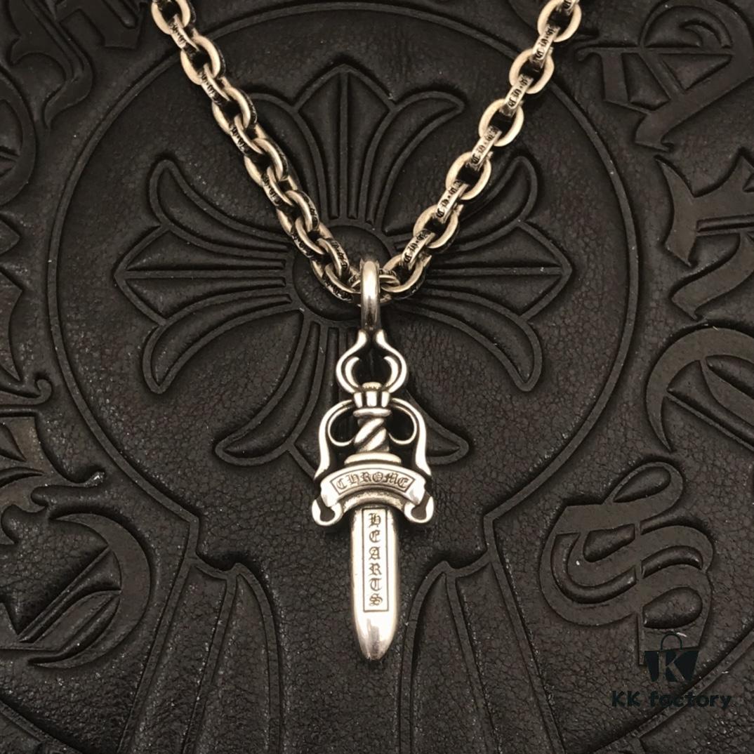 High-Version Koro Heart Medium Double-Sided Sword Pendant with Clear Engraving, Paired with Letter Chain, Available in 50-70cm Length