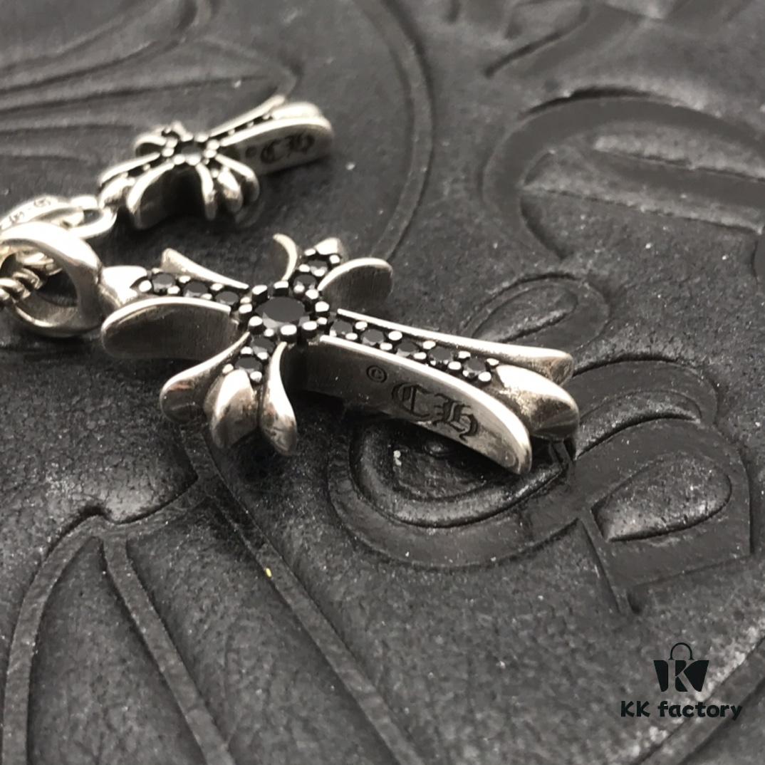 High-Version Crocs Black Diamond Aged Double Cross Necklace, One Style Four Wears, The Pinnacle of Cross Necklaces, A Timeless Classic
