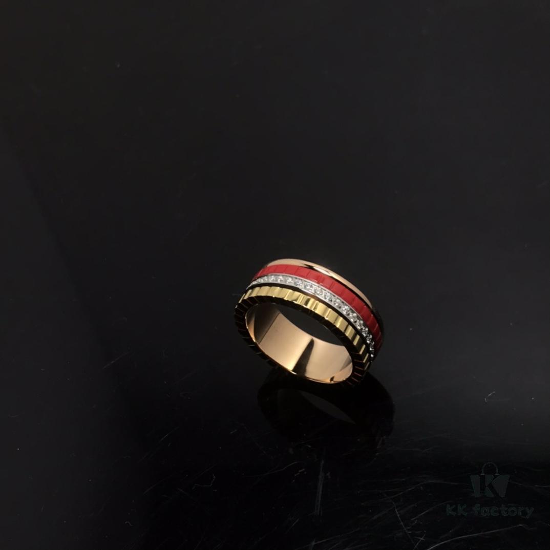 👑[Top-Tier Replica] Boucheron Quatre Radiant Series Rotating Ring – Exquisitely Crafted with 925 Sterling Silver, Paved with Brilliant Cubic Zirconia, Featuring Ribbon-Line Engraving, Black Ceramic Diamond Pattern, and Geometric Elegance