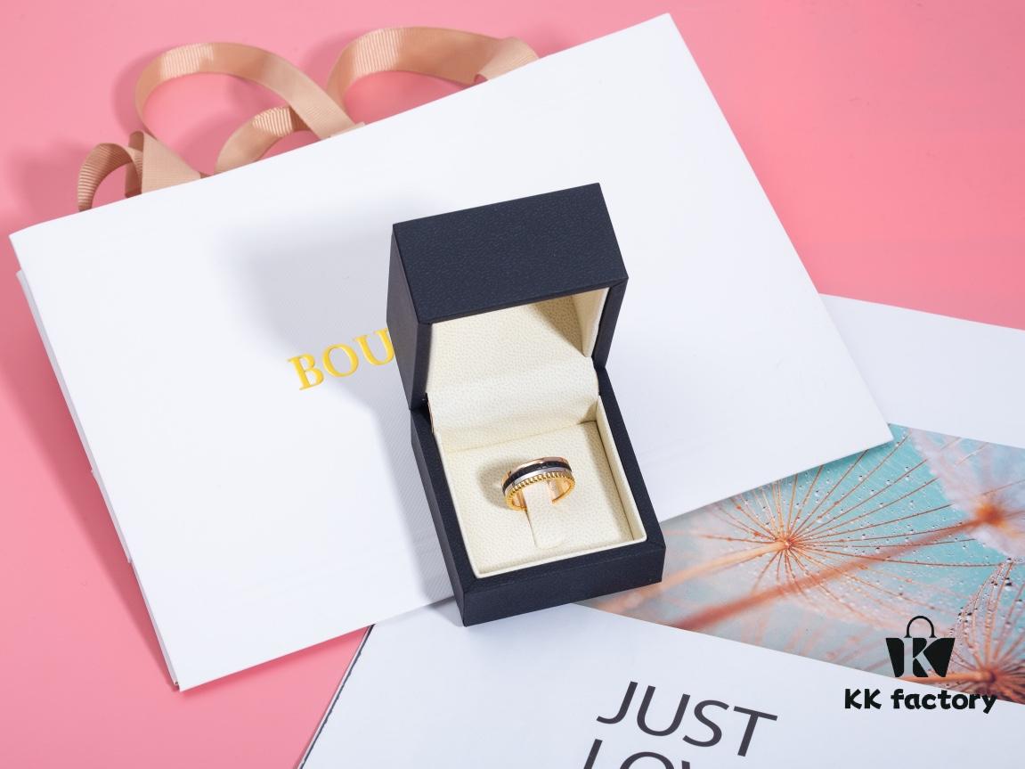 69300c3f12f62673a6fabd40 Quatre White Series Ring, Radiant and Brilliant, Showcasing the Brand's Iconic Luster
