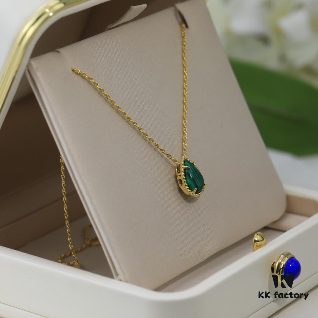 69300c7512f62673a6fabda6 Boucheron Goutte Necklace 💧 SERPENT BOHÈME Necklace. Classic and modern, featuring a teardrop-shaped design embellished with diamonds, surrounded by delicate yellow gold pearls, embodying contemporary aesthetics. Logo-engraved Boucheron necklace, adjustable length of 45cm for a stunning fit. 👼【Large Teardrop Necklace】 Brand Story: The teardrop symbolizes giving to the one you love most.