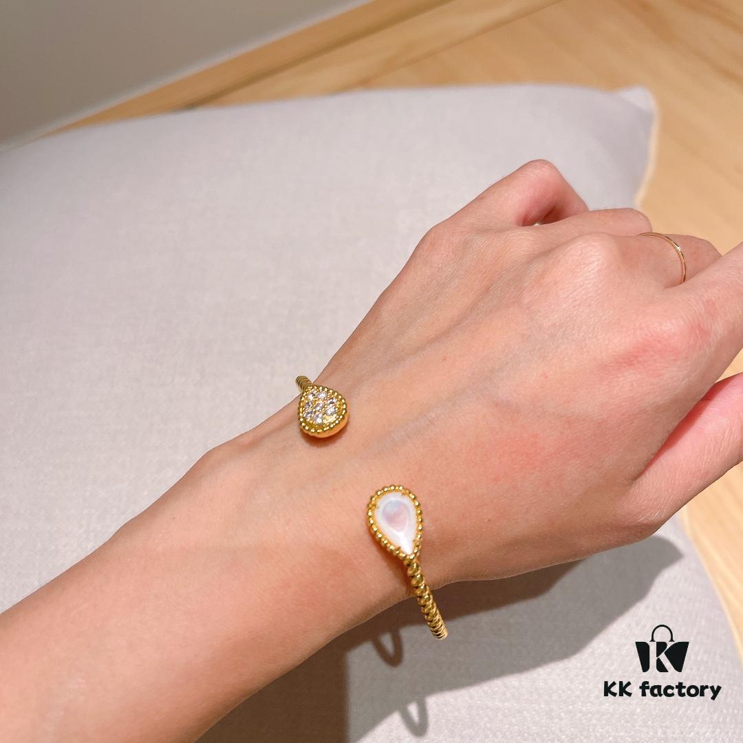 69300c7d12f62673a6fabdb8 Boucheron Goutte Bracelet 💧 SERPENT BOHÈME Classic and Modern, Diamond-Set Water Drop Design with Delicate Yellow Gold Pearl Surround, Thick Gold Plating, Logo-Embellished Boucheron Bracelet, Elegant Simplicity in a Timeless Water Drop Shape, Exquisite Wearability 👼】The Water Drop Collection Symbolizes Love for the Dearest One