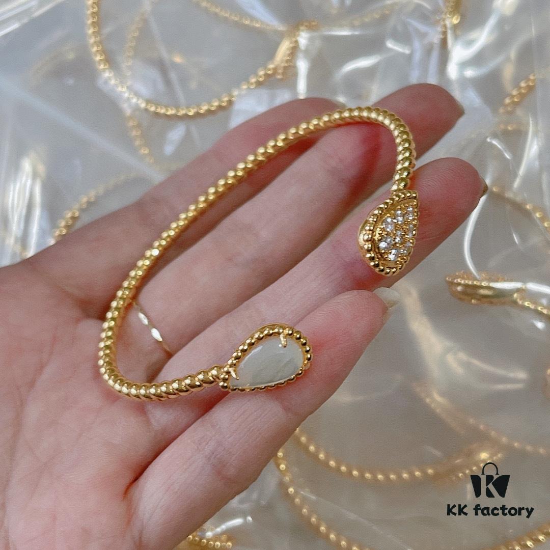 69300c8312f62673a6fabdc5 Boucheron Goutte Bracelet 💧 SERPENT BOHÈME Classic and Modern, Diamond-Set Water Drop Design with Delicate Yellow Gold Pearl Surround, Thick Gold Plating, Logo-Embellished Boucheron Bracelet, Elegant Simplicity in a Timeless Water Drop Shape, Exquisite Wearability 👼】The Water Drop Collection Symbolizes Love for the Dearest One