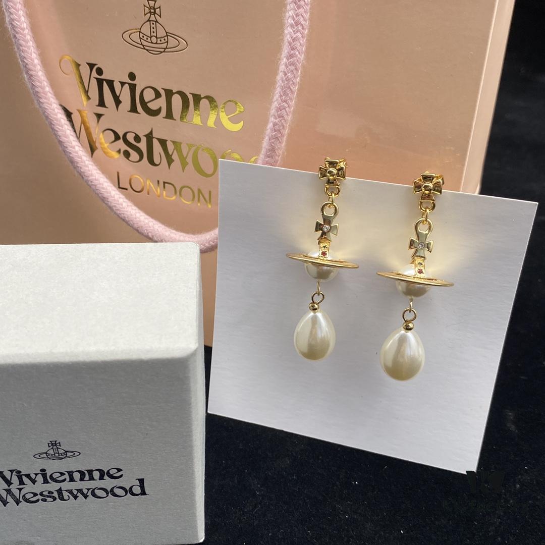VIVIENNE WESTWOOD New Stud Earrings
