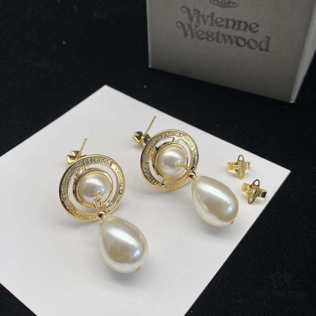 VIVIENNE WESTWOOD New Stud Earrings