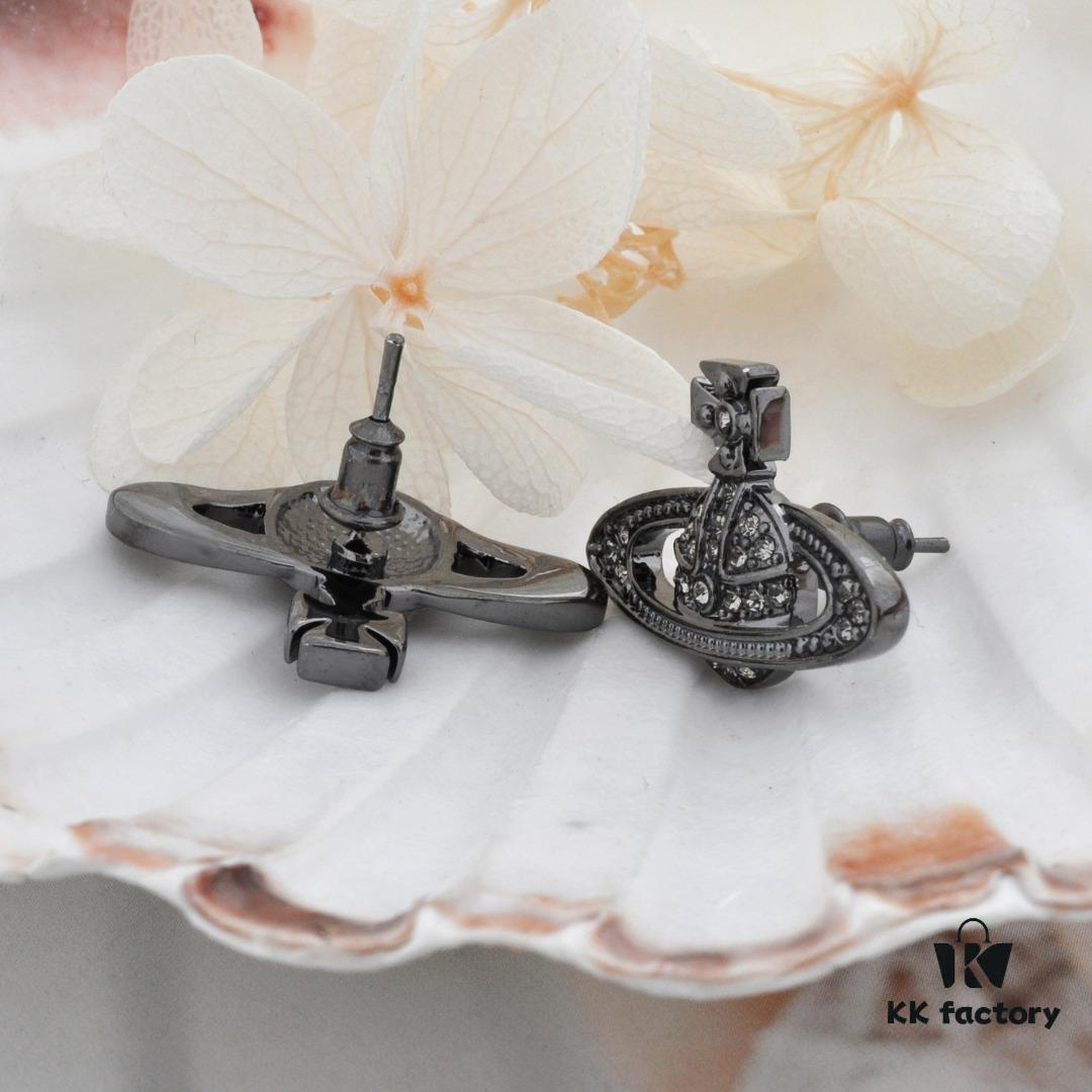 69300d7312f62673a6fabf86 Vivienne Westwood Classic Full Diamond Stud Earrings - Titanium Black