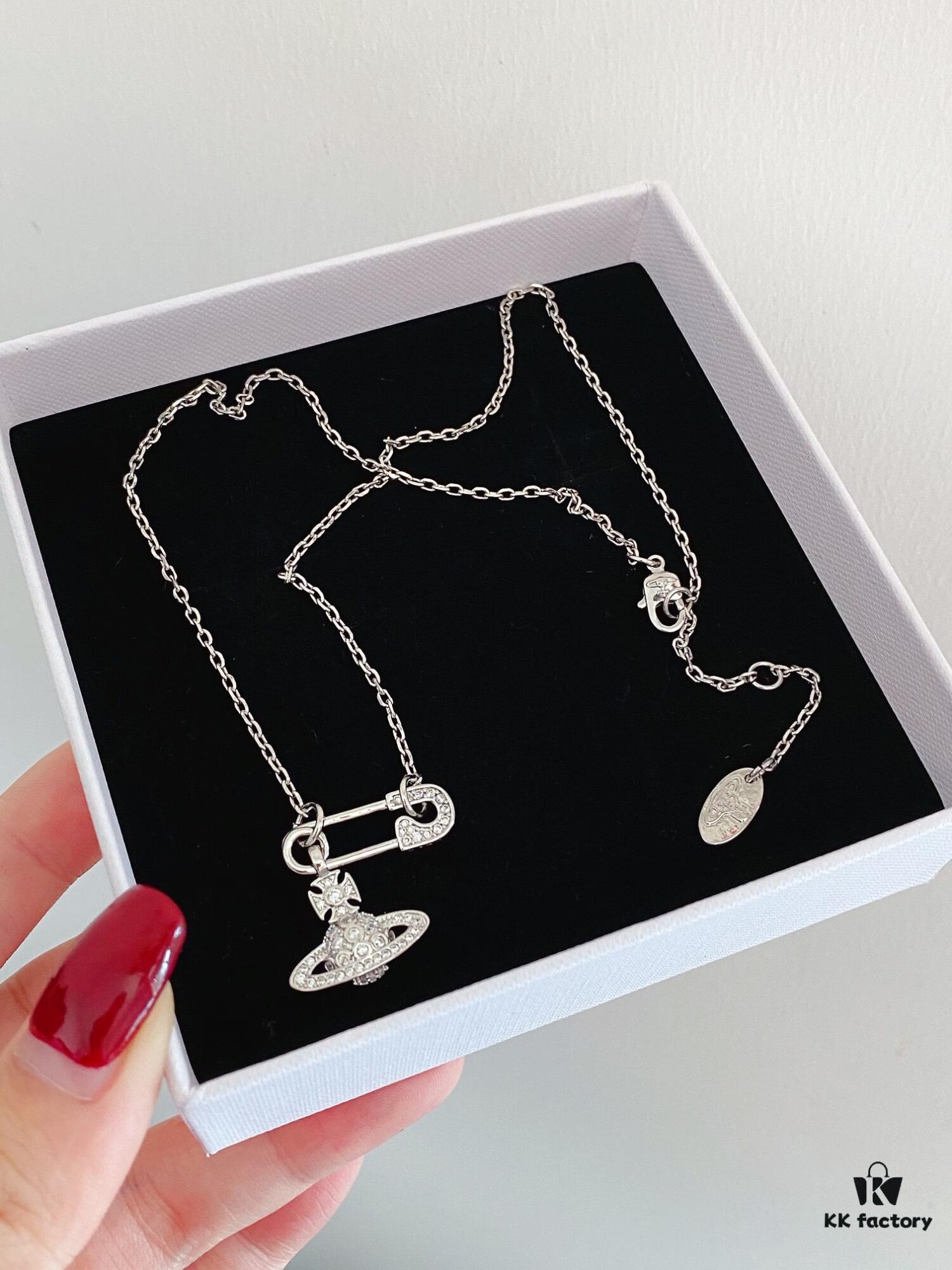 69300d9012f62673a6fabfb8 Vivian New Arrival Pin Saturn Necklace, Perfect for Showcasing the Neckline