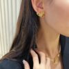 Each piece is very exquisite, wearing them together creates a wonderful atmosphere!