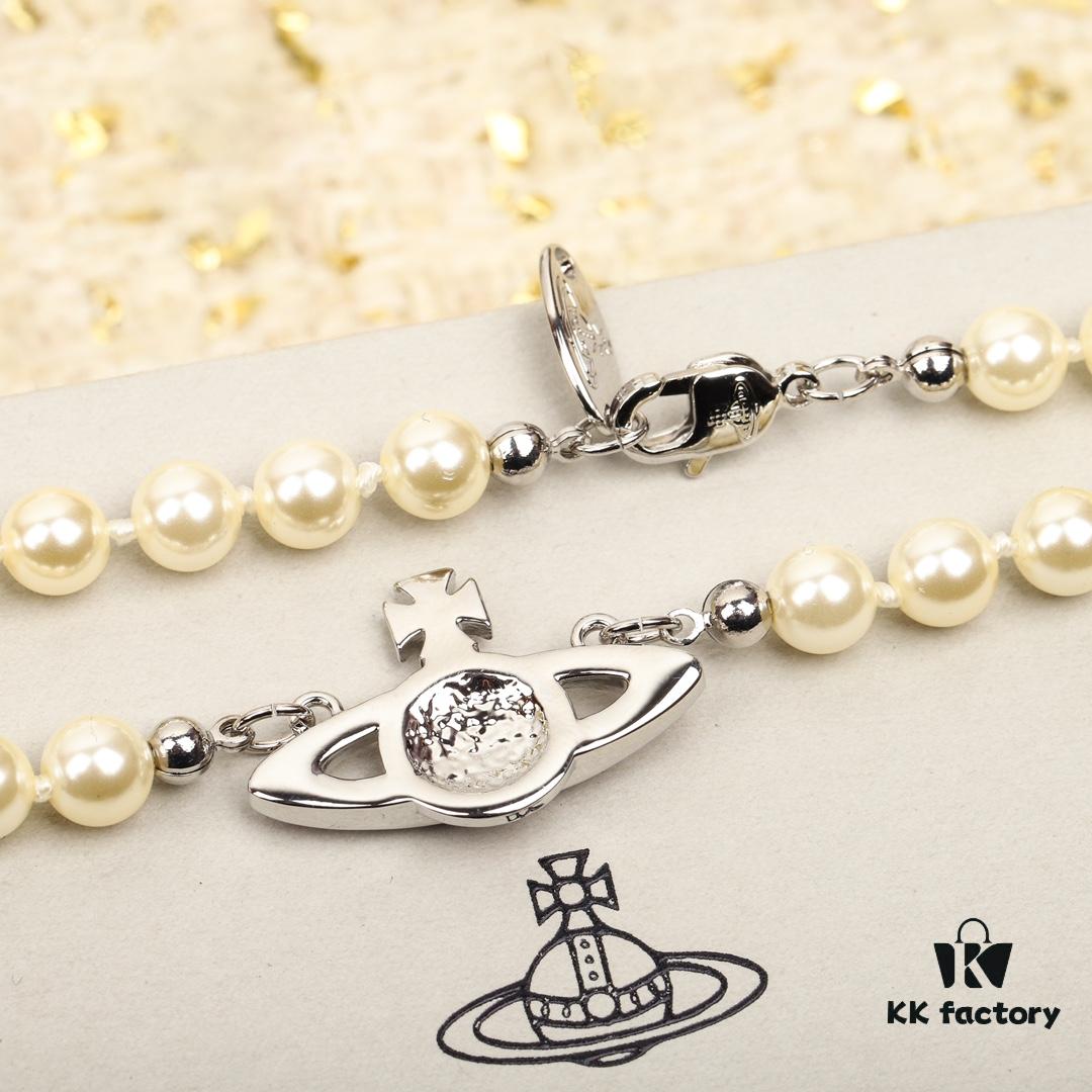 69300e3b12f62673a6fac077 Vivienne Westwood Saturn Pearl Set - A Timeless Fusion of Punk and Elegance