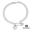 West Queen Brooch Round Plate Large Pearl Necklace - Silver