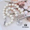 West Queen Brooch Round Plate Large Pearl Necklace - Silver