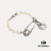 West Queen Pin Round Plate - Pearl Bracelet - Silver