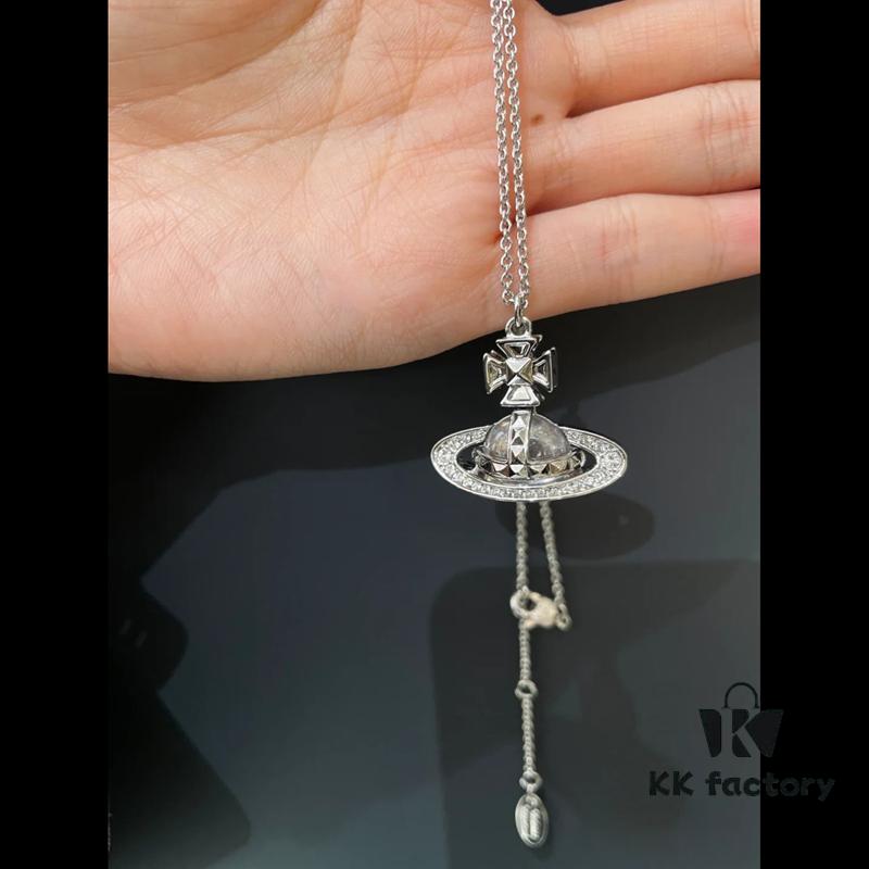 West Queen Rivet Glass Bead - Half-Face Necklace - Large Silver