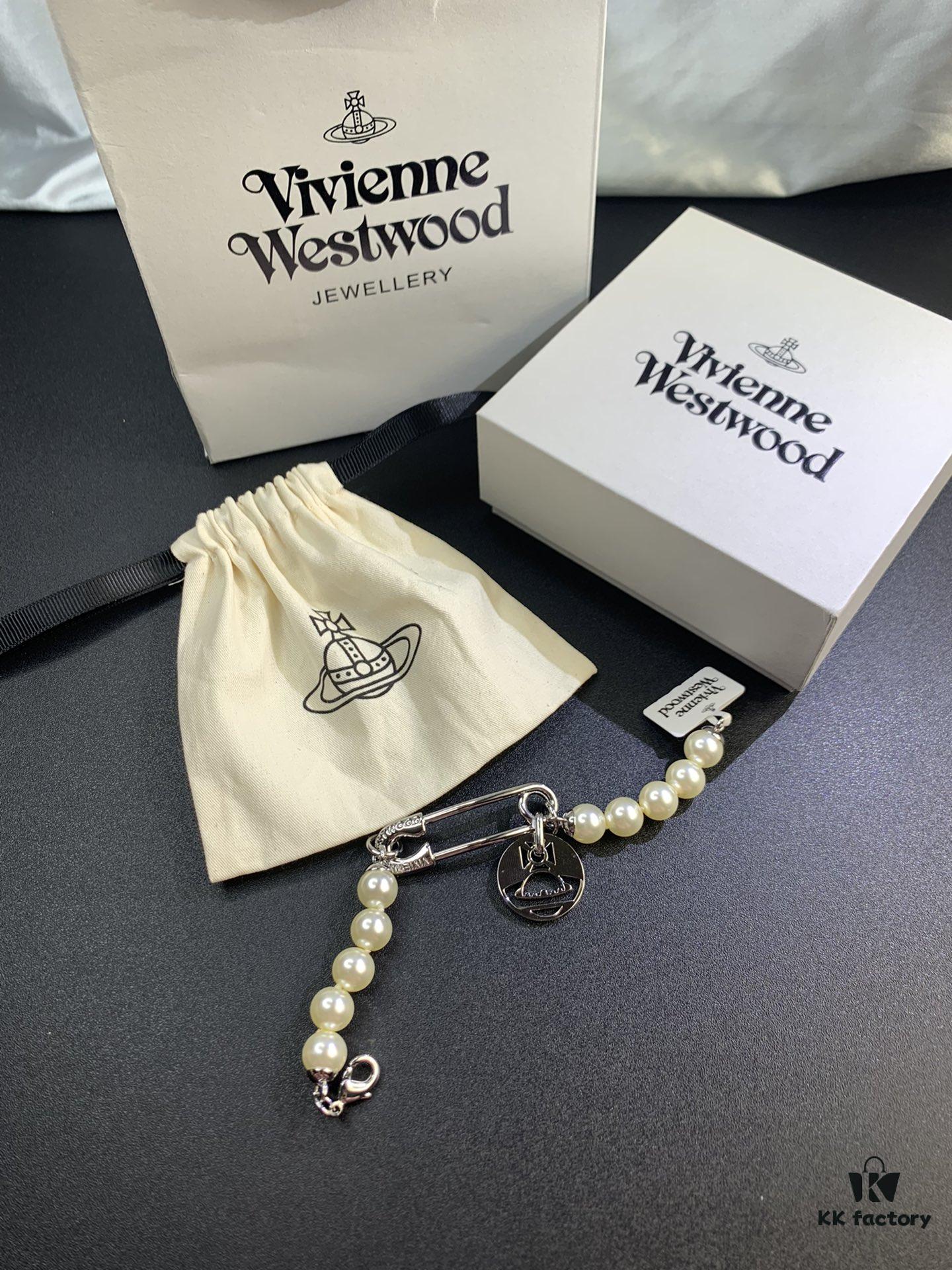 West Queen Brooch Round Plate Pearl Bracelet