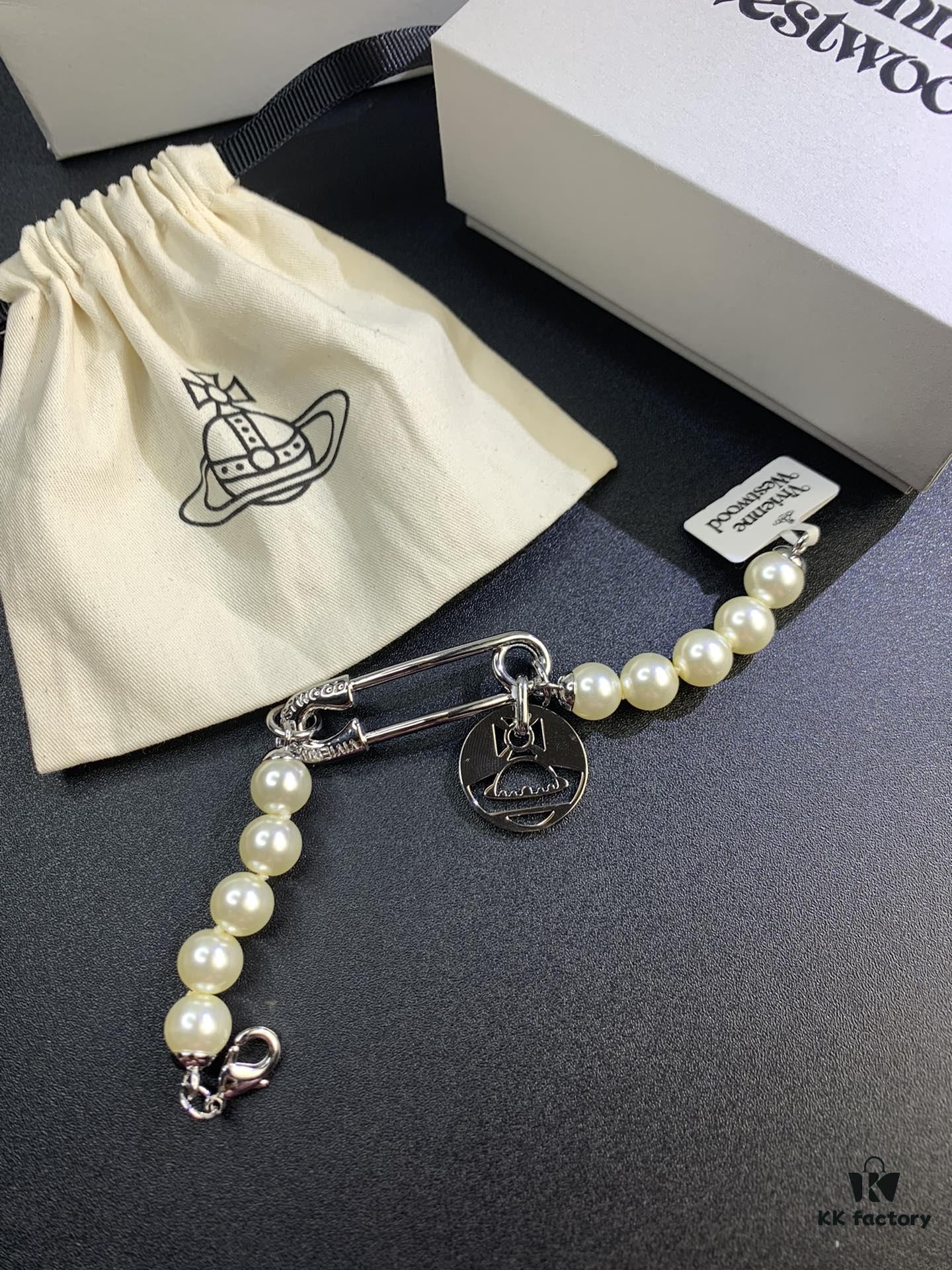 West Queen Brooch Round Plate Pearl Bracelet