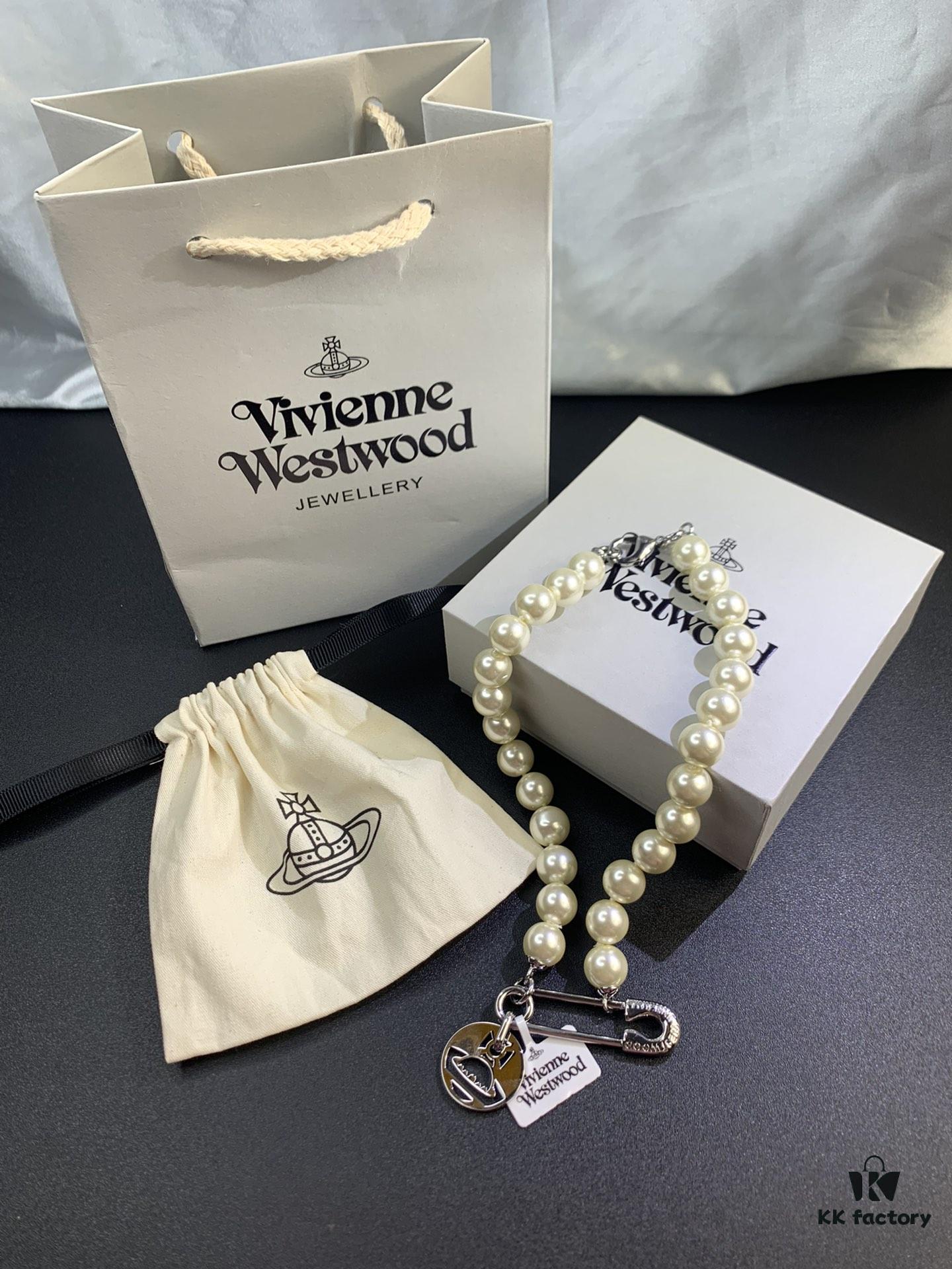 West Queen Brooch Round Plate Pearl Bracelet