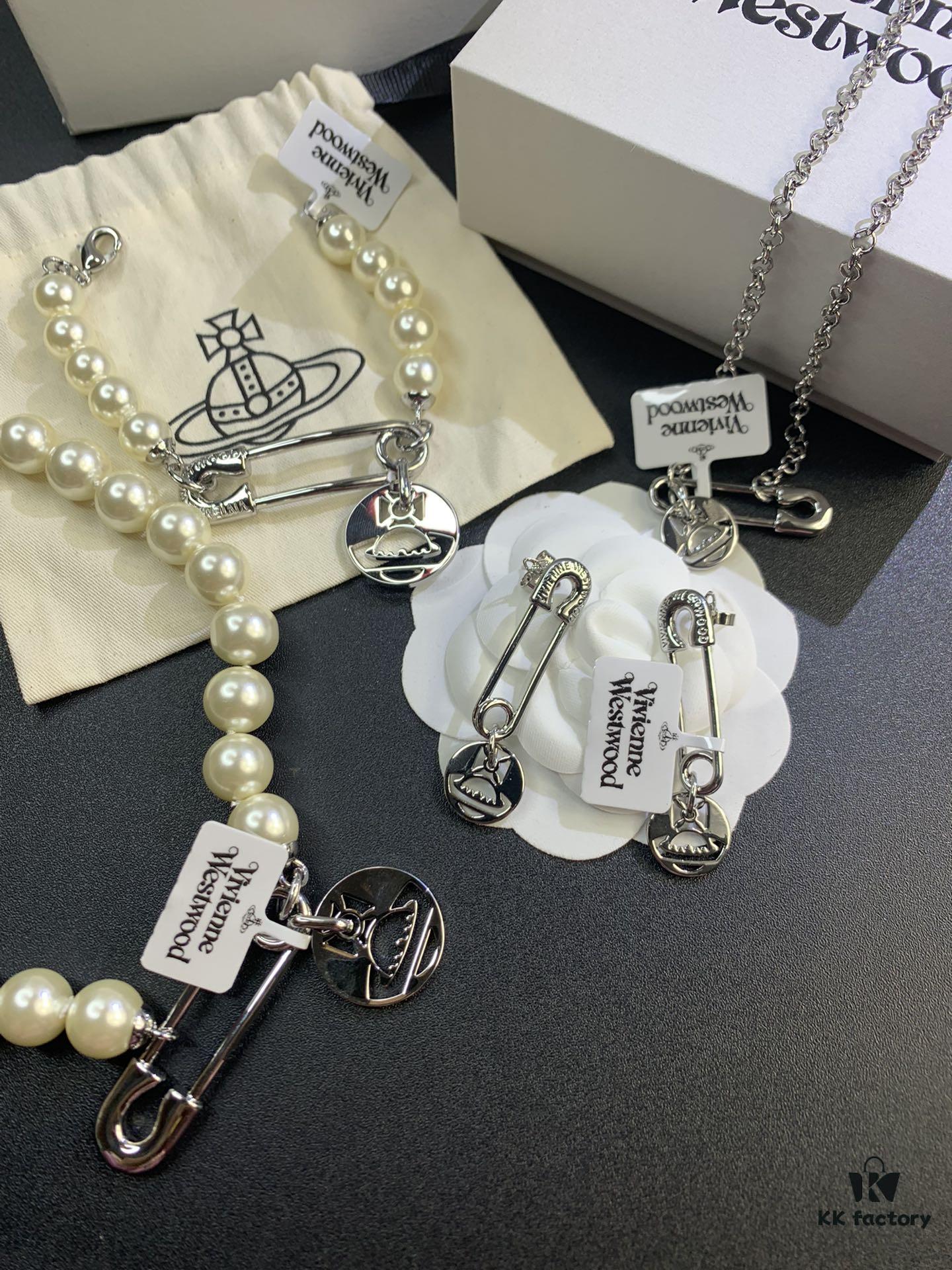 Vivienne Westwood Pin and Round Plaque Set Series, In-Stock Real Shot