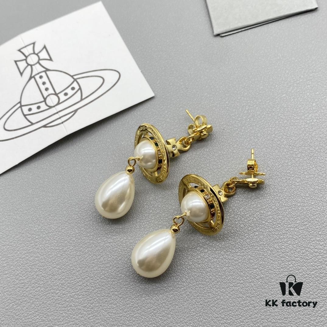 Vivienne Westwood Saturn Necklace