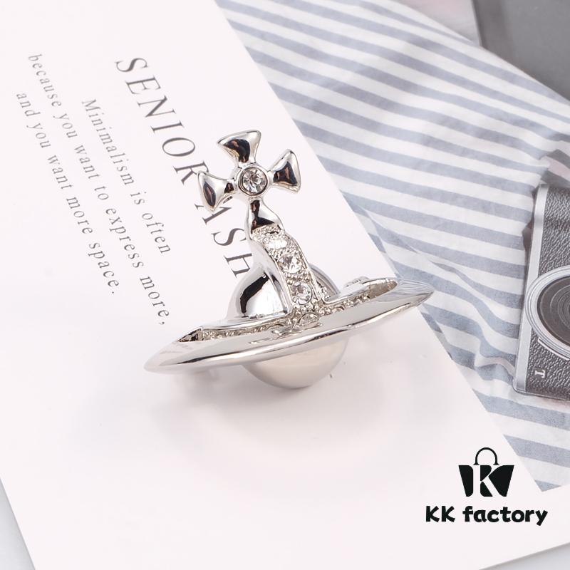 West Queen 3D Saturn Brooch