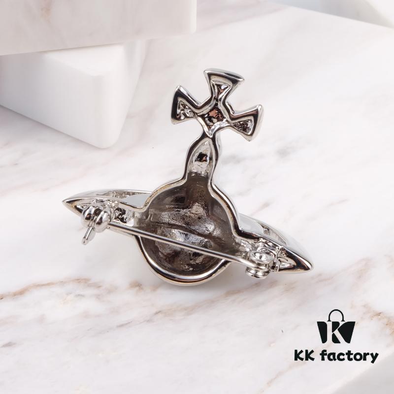 West Queen 3D Saturn Brooch