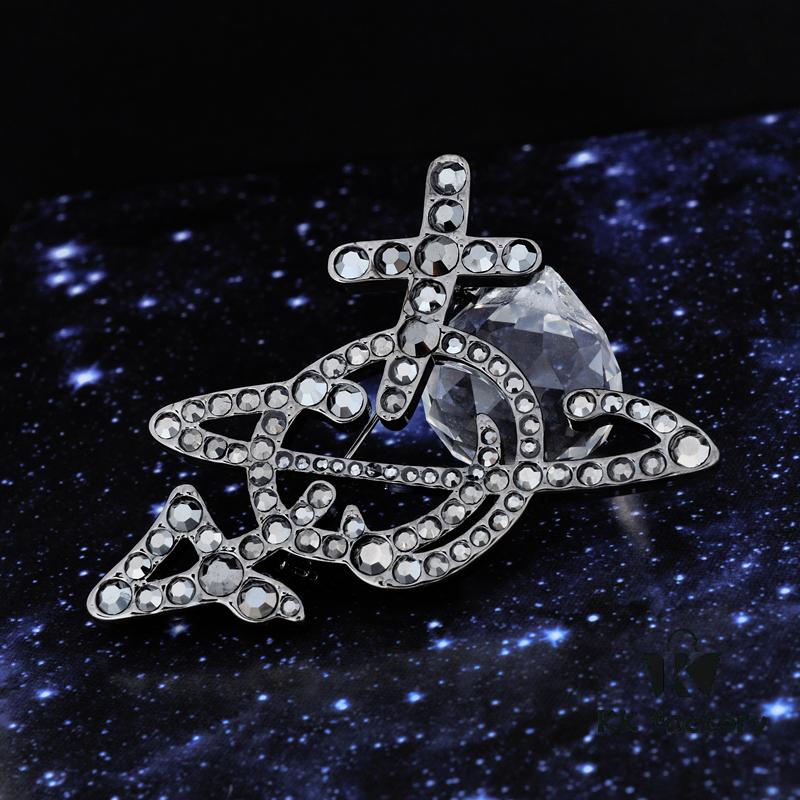 6930100b12f62673a6fac37f Vivienne Westwood Rhodium-Plated Full Diamond Arrow Saturn Brooch - Titanium Black