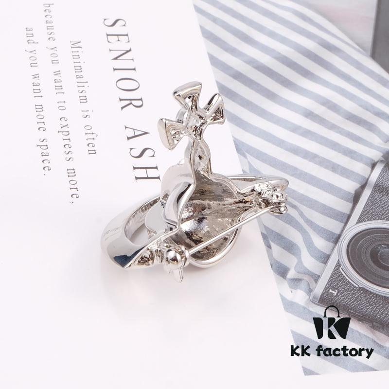 West Queen 3D Saturn Brooch