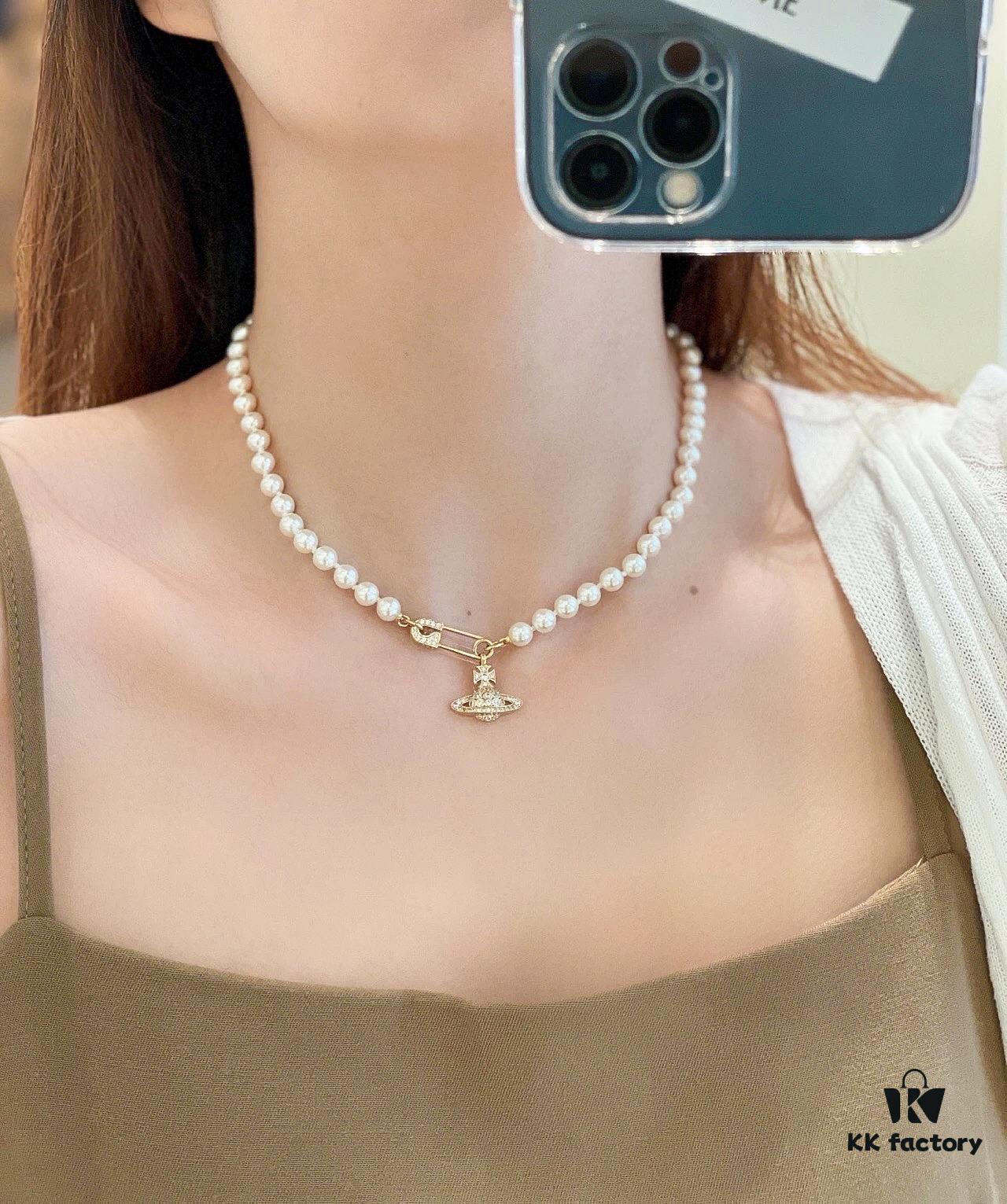 693010fe12f62673a6fac4d4 Vivienne Westwood - Pin Planet Necklace