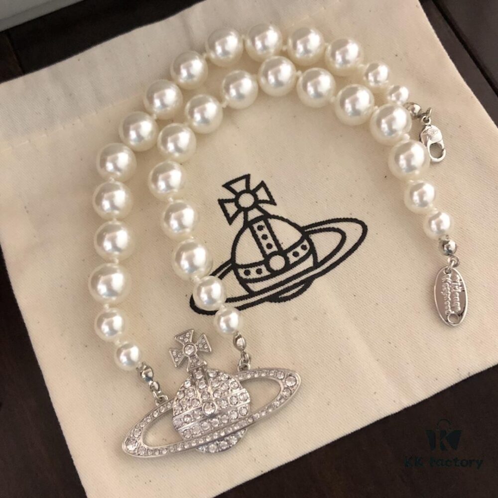 693011b712f62673a6fac5c0 Vivienne Westwood Saturn Pearl Necklace - Medium Size, Rhinestone-Embellished Crown Pendant with Elegant Shine
