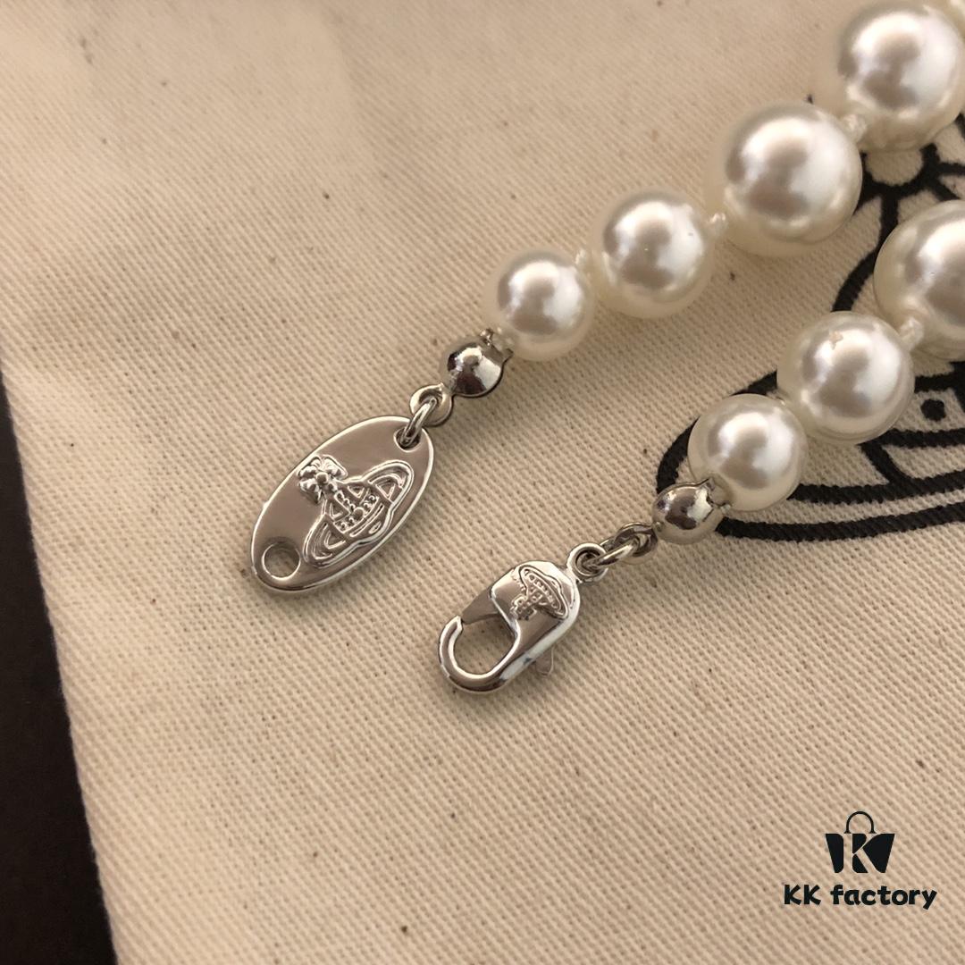 693011bb12f62673a6fac5c6 Vivienne Westwood Saturn Pearl Necklace - Medium Size, Rhinestone-Embellished Crown Pendant with Elegant Shine