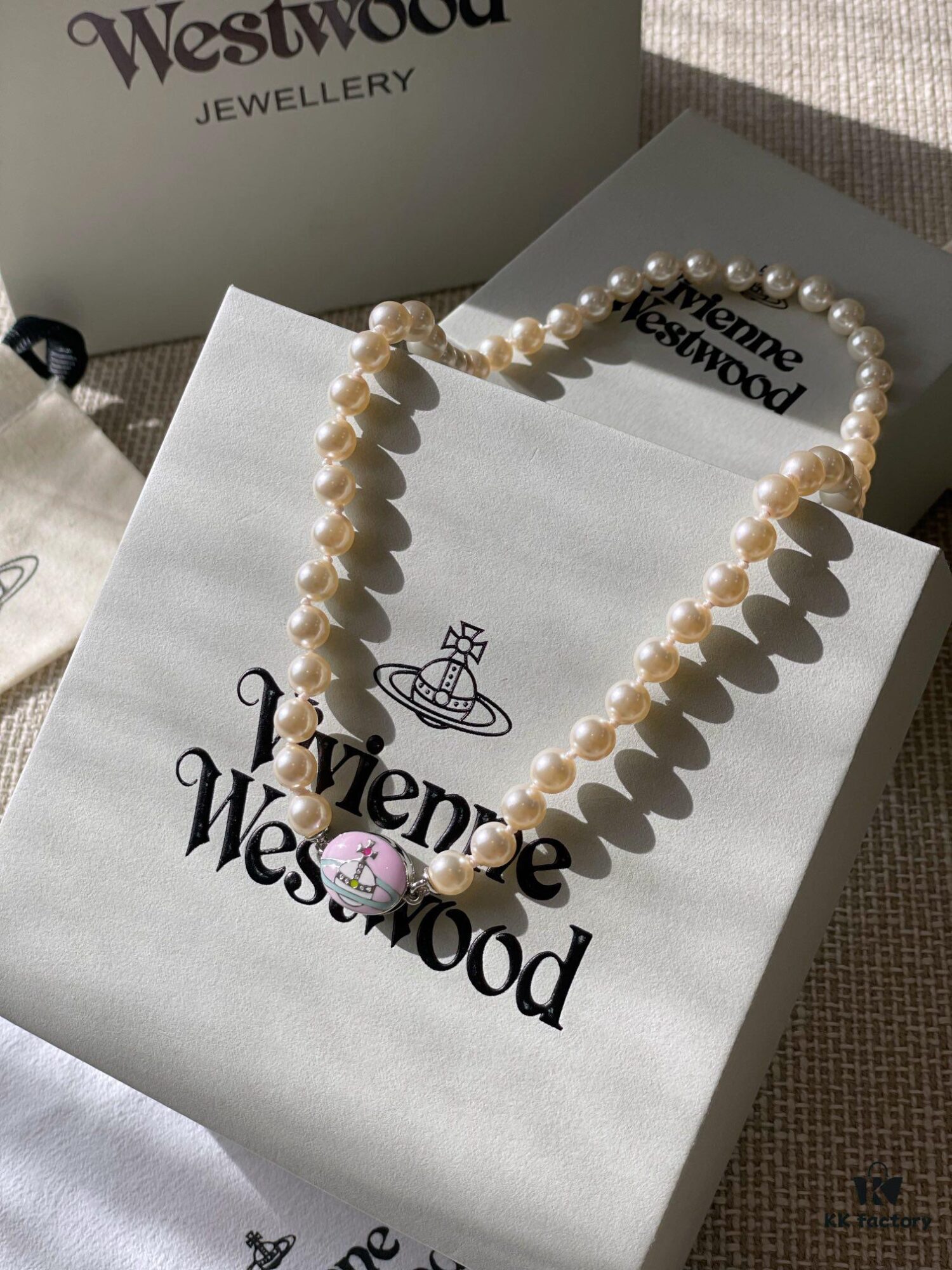 693011cb12f62673a6fac5d9 Vivienne Westwood Enamel Pearl Necklace with Magnetic Clasp, Double-Sided Wear, Saturn and Crown Design, Elegant and Edgy Style