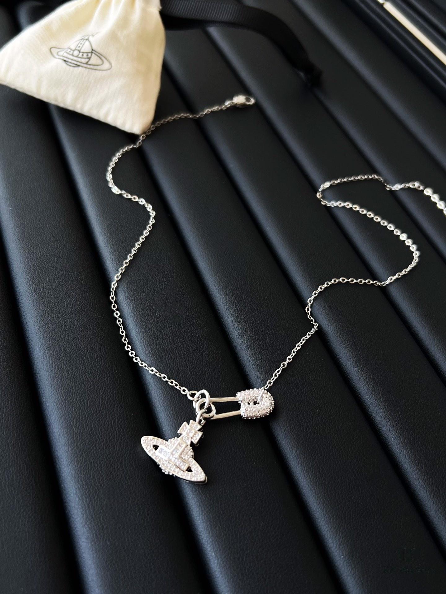 Pearl Necklace + Chain Link Necklace! The combination mix and match is absolutely stunning!