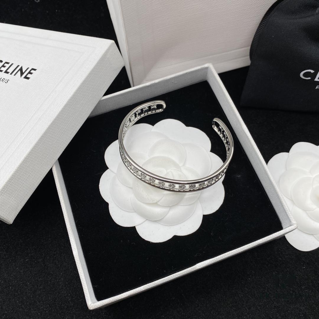 6930150c12f62673a6faca01 CELINE Casual and Natural European Style, Suitable for Various Occasions, Simple Yet Elegant, Made of Original Matched Materials