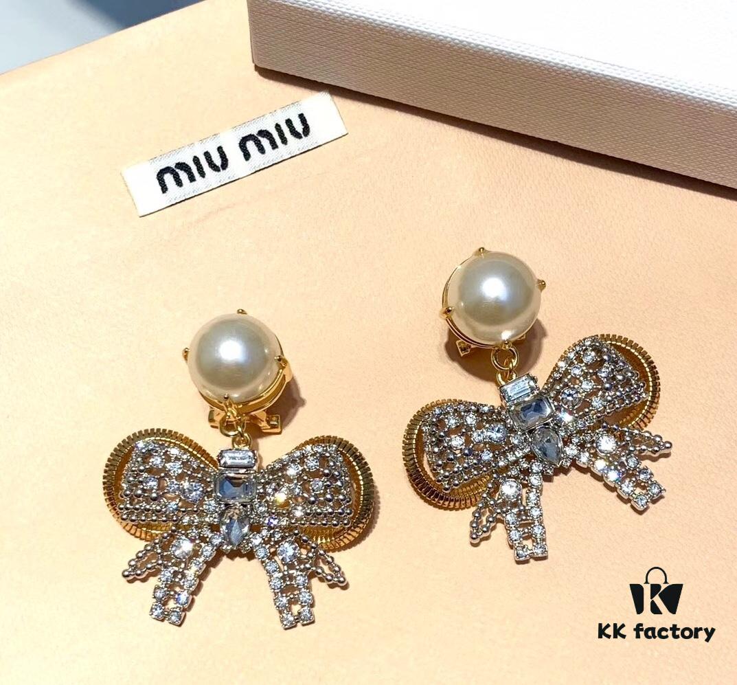 6930167912f62673a6facbf3 Miu Miu Bow Knot Stud Earrings, Guo Biting Same Style, Princess-like Charm, Dual-tone Gold-plated Craft with Swarovski Pearl