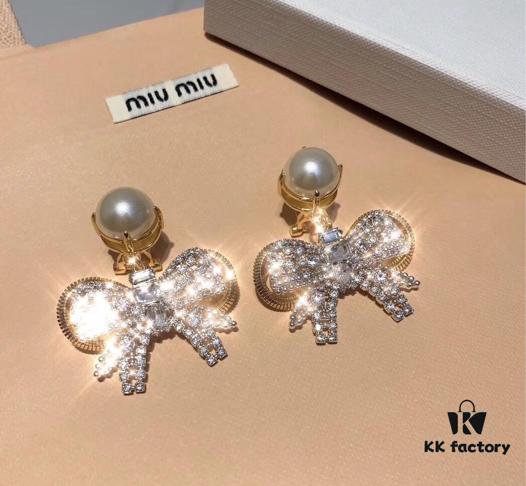 6930167a12f62673a6facbf5 Miu Miu Bow Knot Stud Earrings, Guo Biting Same Style, Princess-like Charm, Dual-tone Gold-plated Craft with Swarovski Pearl