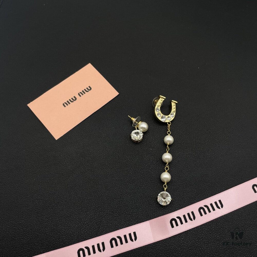 Miu Miu Elegant Heart Pearl Stud Earrings, Minimalist Luxury Design with Vintage Charm