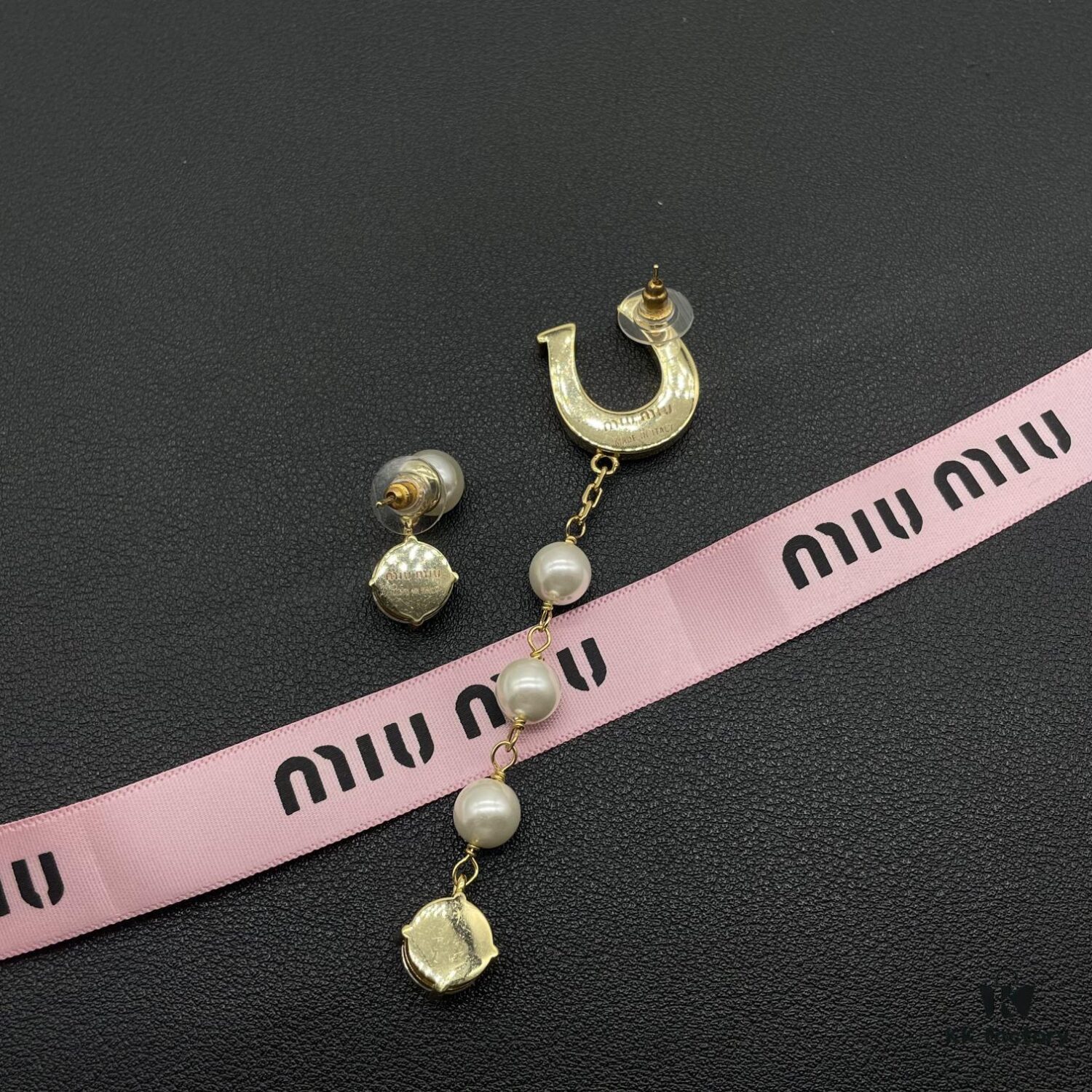 6930168412f62673a6facc04 Miu Miu Elegant Heart Pearl Stud Earrings, Minimalist Luxury Design with Vintage Charm