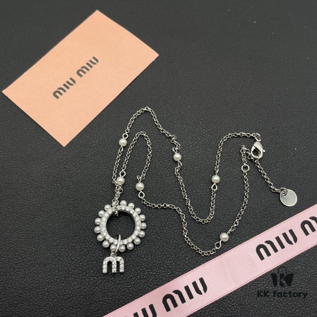 6930169112f62673a6facc16 Miumiu Minimalist Heart Pearl Necklace, Luxury Design with Retro Elegance, Perfect for Summer Styling