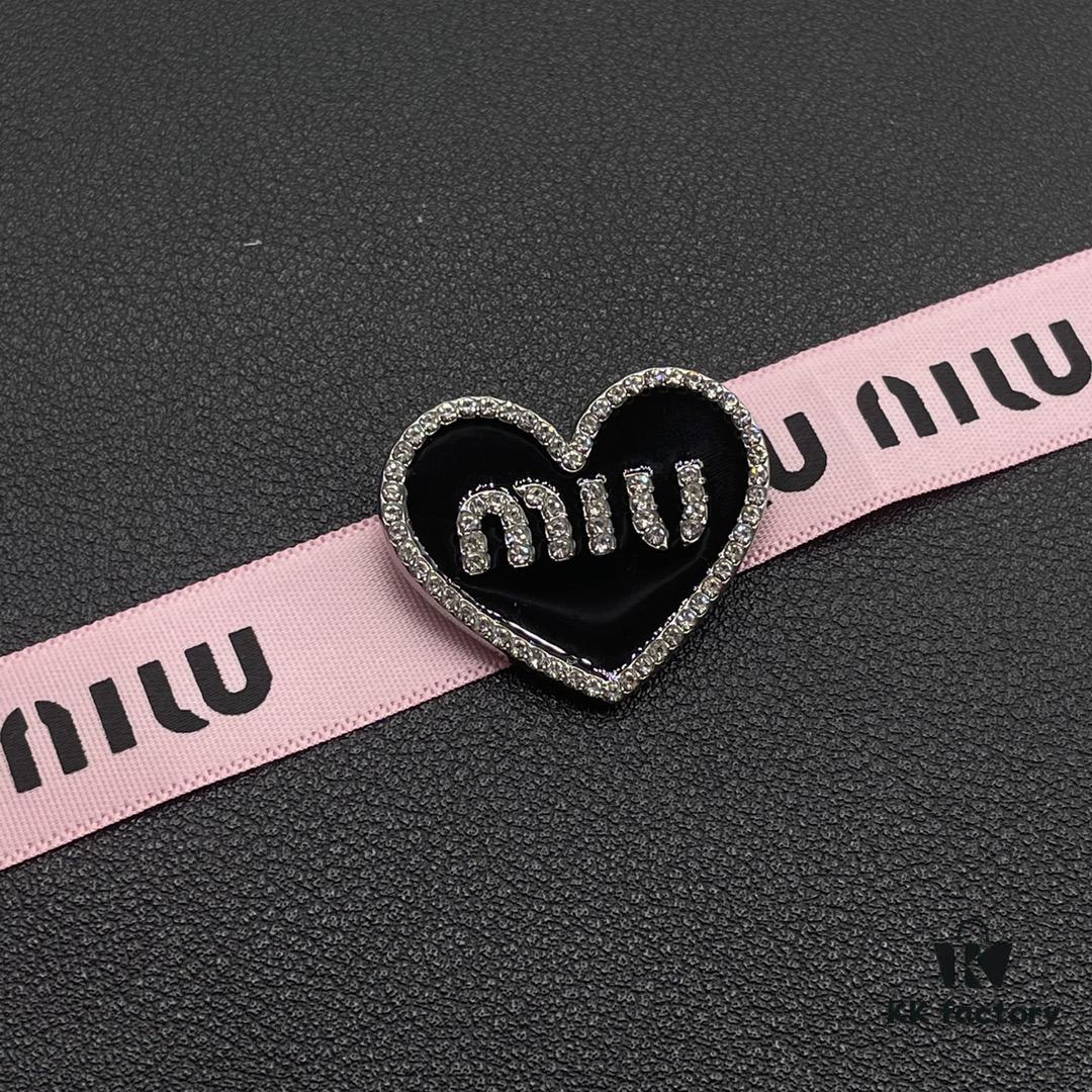 6930169512f62673a6facc1a Miu Miu Textured Luxury Pearl Heart Brooch, Minimalist Amour Design with Vintage Charm, Must-Have Summer Fashion Accessory