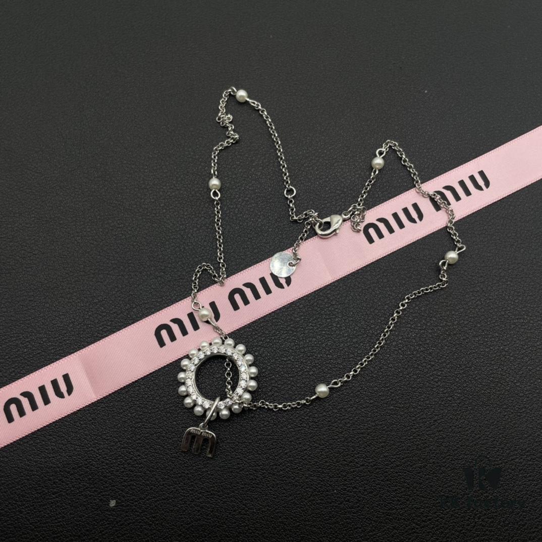 6930169a12f62673a6facc20 Miumiu Minimalist Heart Pearl Necklace, Luxury Design with Retro Elegance, Perfect for Summer Styling