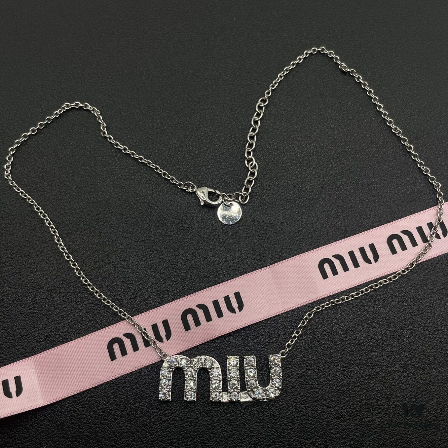 6930169d12f62673a6facc25 Miu Miu Elegant Heart Pearl Necklace, Minimalist Luxury Design with Vintage Charm, Must-Have Fashion Accessory for Summer