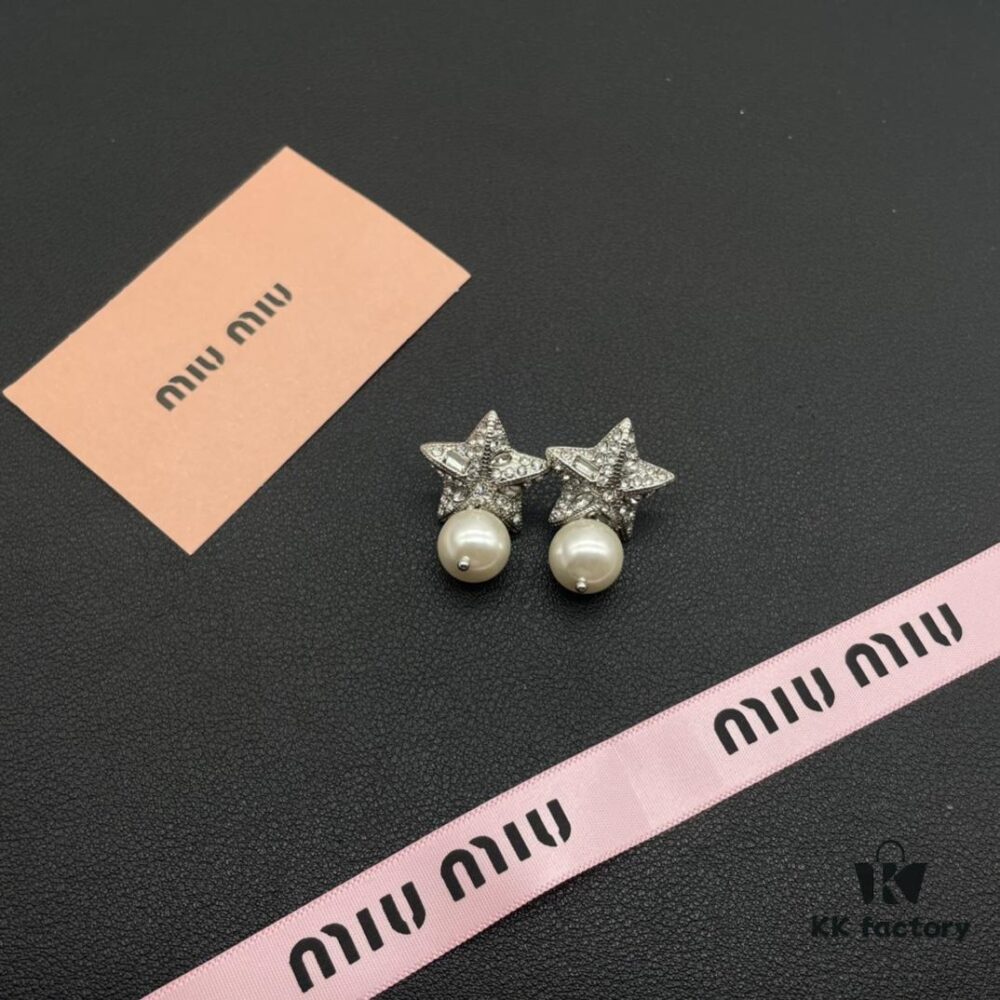 693016b612f62673a6facc43 Miu Miu Textured Luxury Pearl Heart Stud Earrings, Minimalist Love Design, Vintage-Inspired Fashion Statement Piece